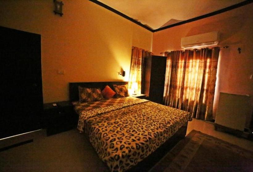 پانسیون Season Inn