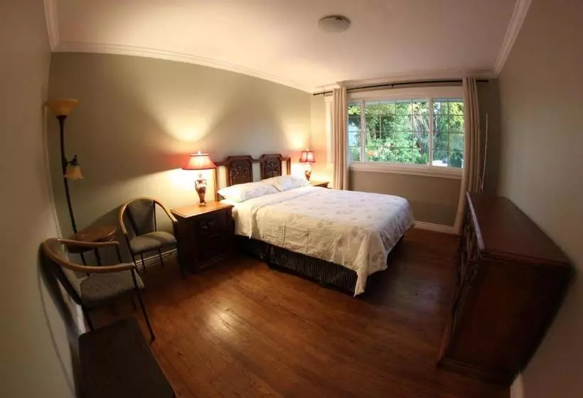 Majatalo Semi Centre House