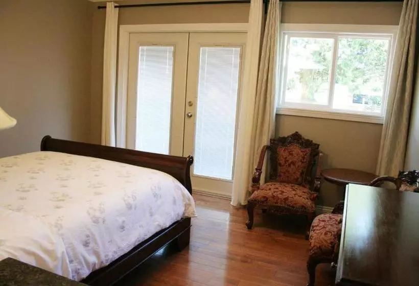 Majatalo Semi Centre House