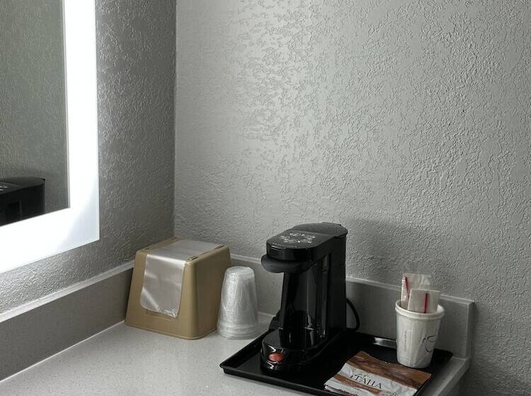 Sleepy Traveler Motel