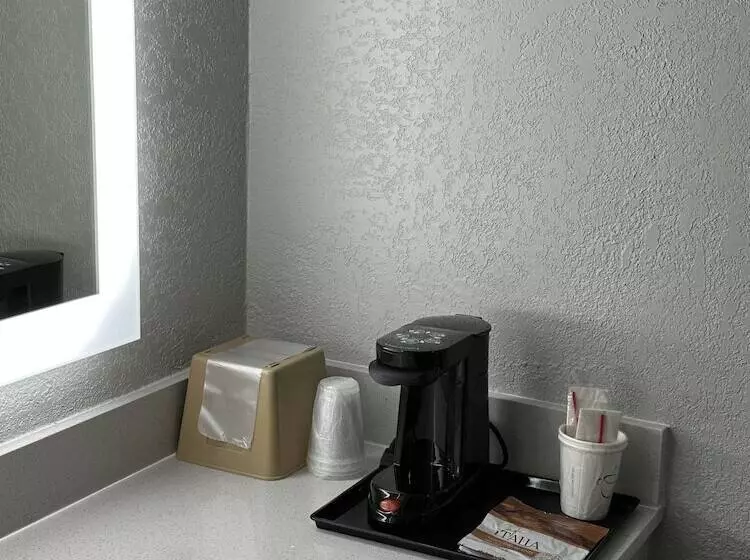 Sleepy Traveler Motel