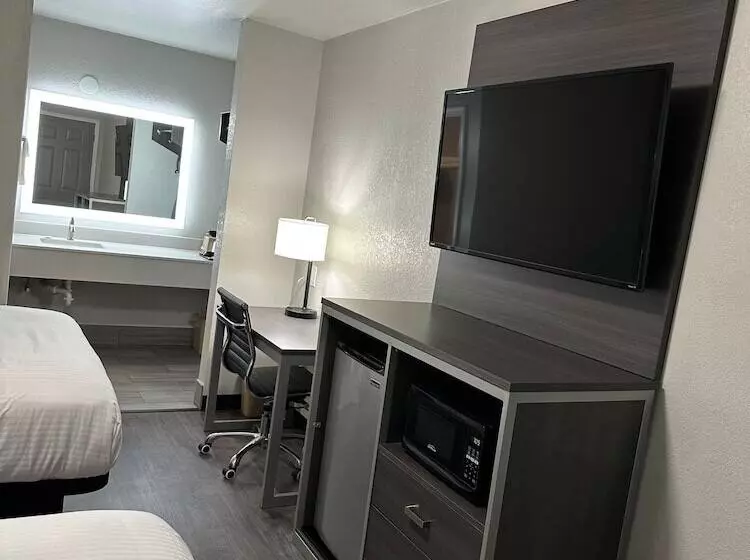 Sleepy Traveler Motel