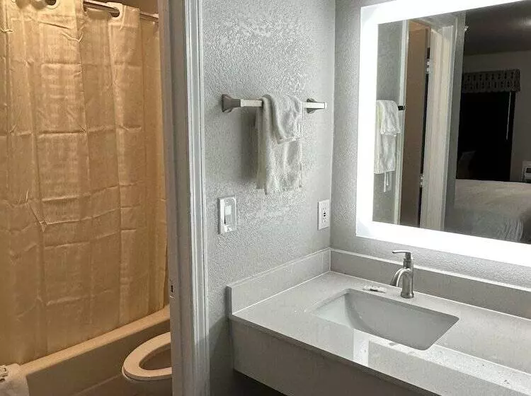 Sleepy Traveler Motel