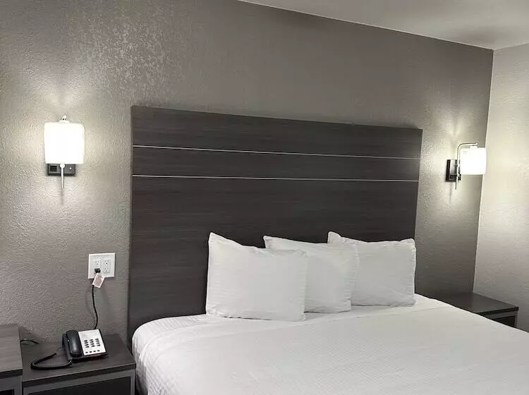 Sleepy Traveler Motel