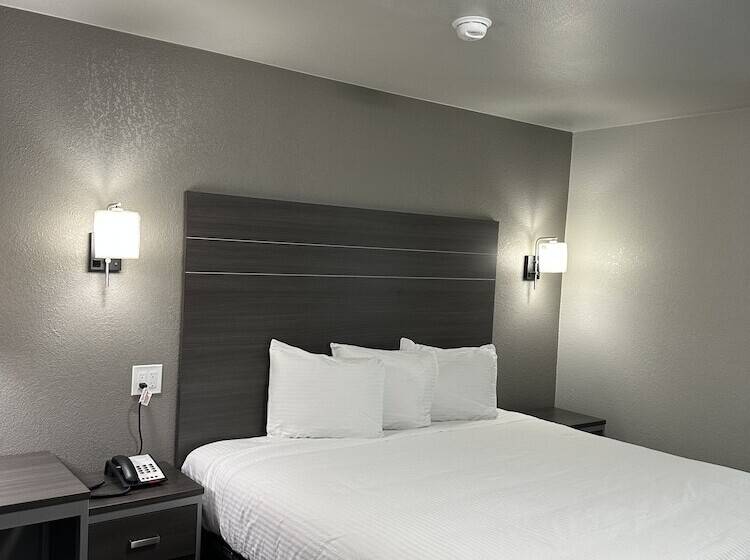 Sleepy Traveler Motel