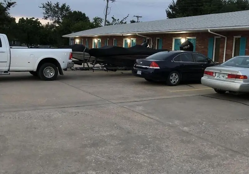 Sleepy Traveler Motel