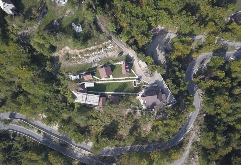 Thethi Paradise Hotel & Restaurant