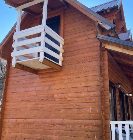 Thethi Paradise Hotel & Restaurant