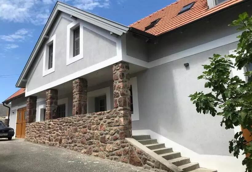 Majatalo Fügekert Bed&wine