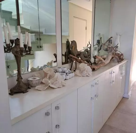 Majatalo Sea Dreams Guesthouse