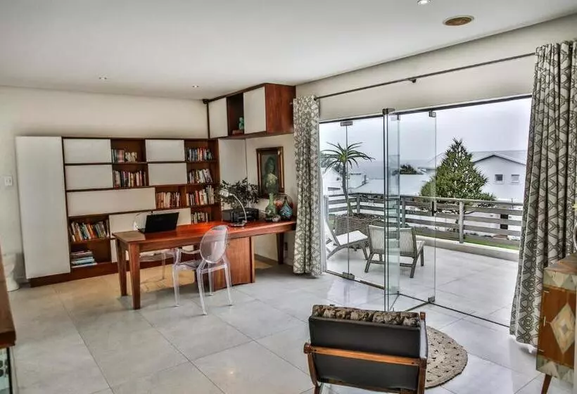 Majatalo Sea Dreams Guesthouse