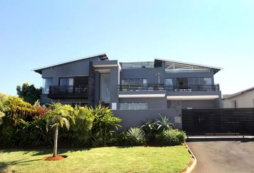 Majatalo Sea Dreams Guesthouse