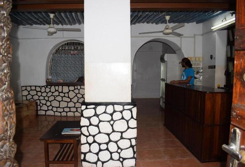 فندق صغير Karibu Inn