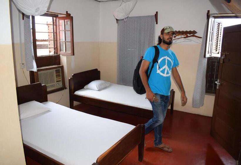 فندق صغير Karibu Inn