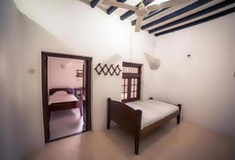 فندق صغير Karibu Inn