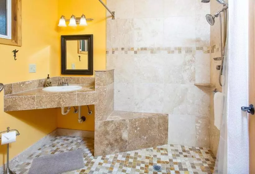 Retkeilymaja Steller Inn