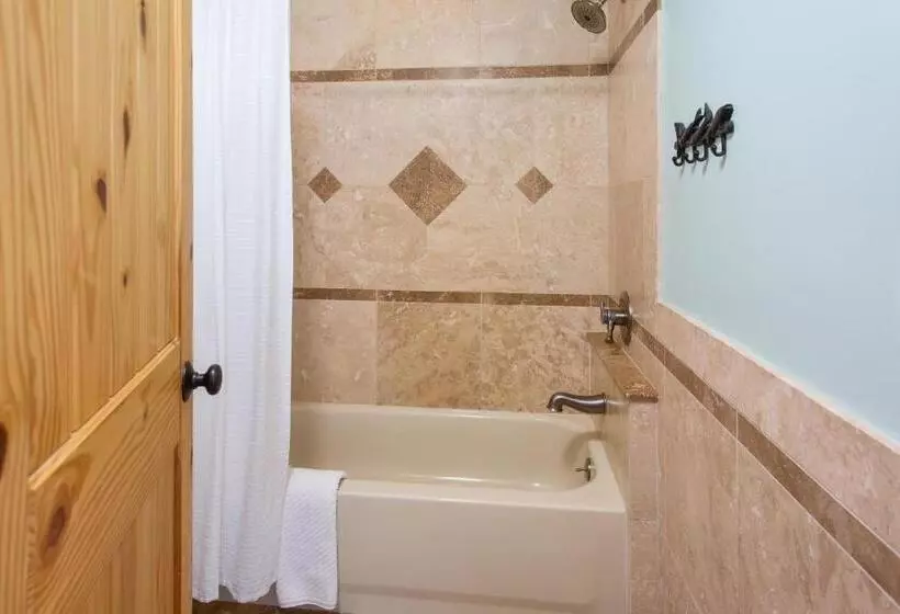 Retkeilymaja Steller Inn