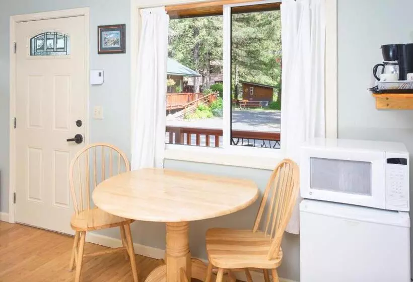 Retkeilymaja Steller Inn