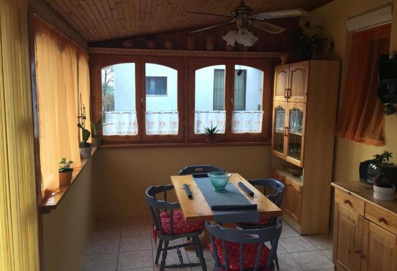 ペンション Eszter Vendeghaz