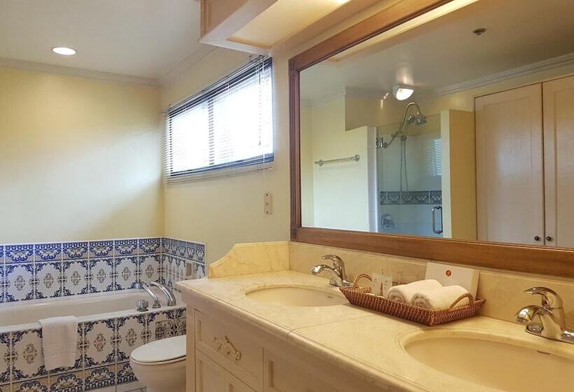 Sophia Suites Residence