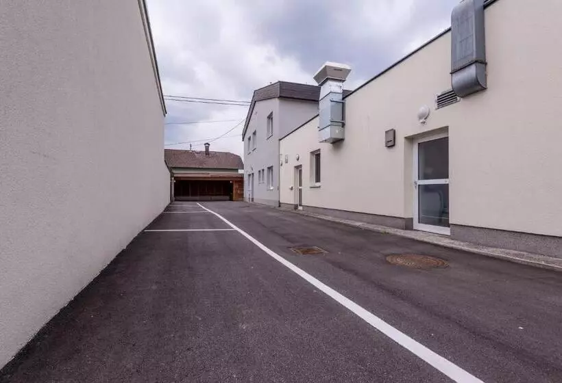 ペンション 24/7 Zimmer Asten