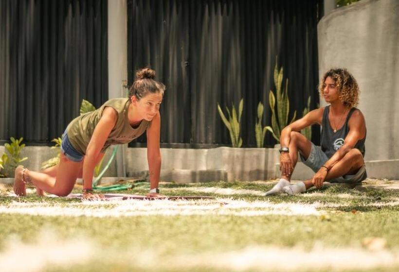 Общежитие Panama Beach Lodge