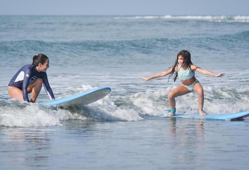 Общежитие Panama Beach Lodge