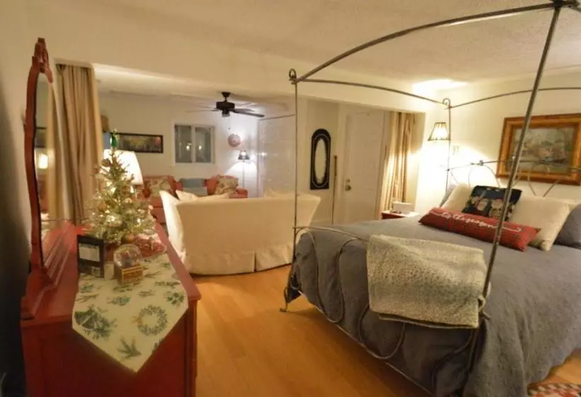 Peabody S  Hip Little Stay  B&b