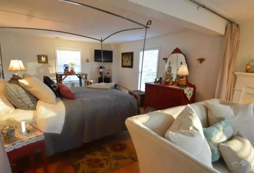 Peabody S  Hip Little Stay  B&b