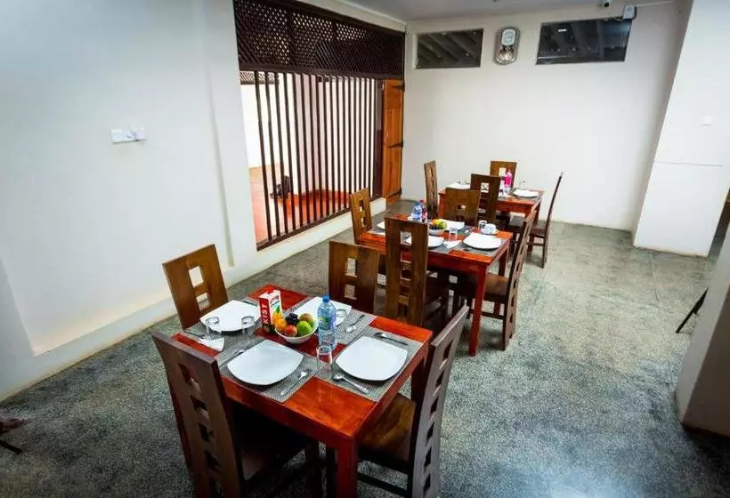 پانسیون Dayanithi Guest House