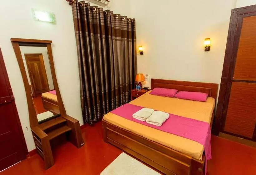 پانسیون Dayanithi Guest House
