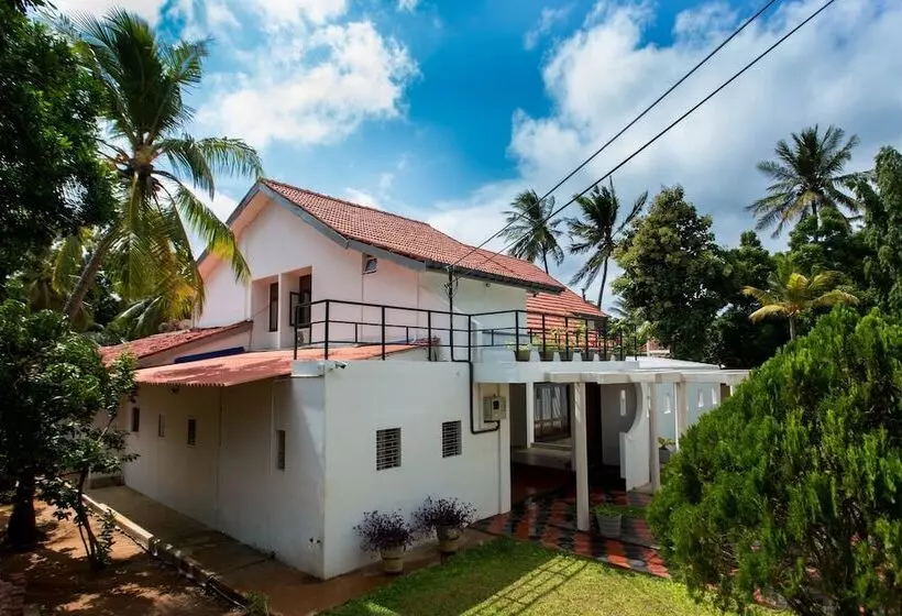 پانسیون Dayanithi Guest House