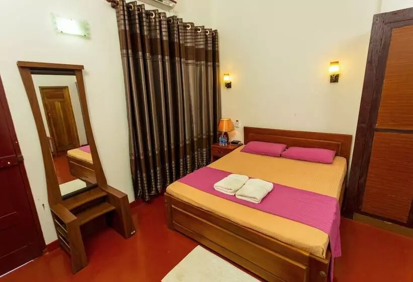 پانسیون Dayanithi Guest House