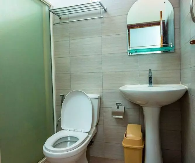 پانسیون Dayanithi Guest House