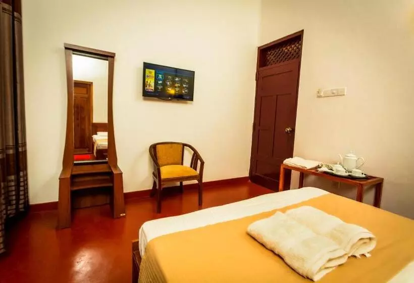پانسیون Dayanithi Guest House