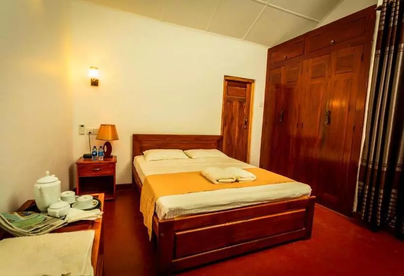 پانسیون Dayanithi Guest House