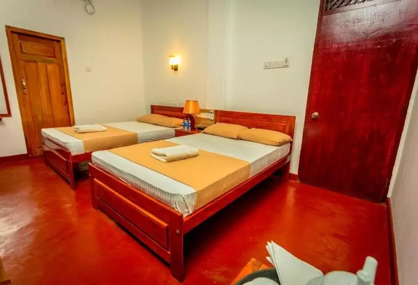 پانسیون Dayanithi Guest House