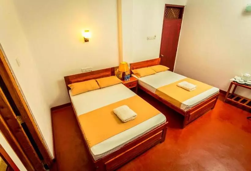 پانسیون Dayanithi Guest House
