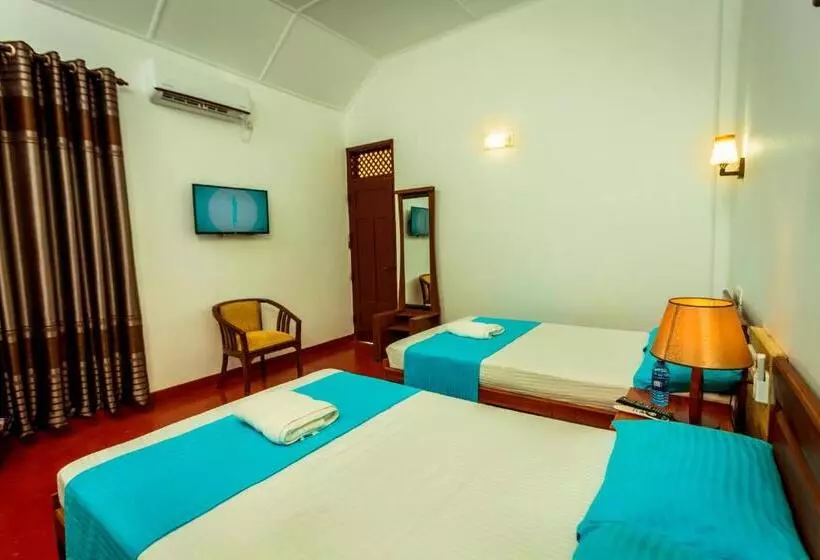 پانسیون Dayanithi Guest House