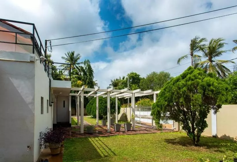 پانسیون Dayanithi Guest House