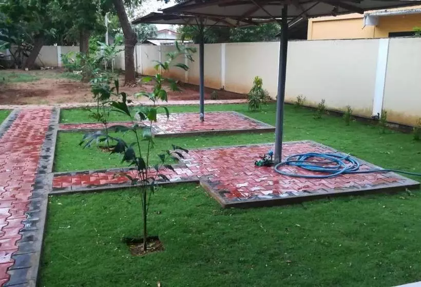 پانسیون Dayanithi Guest House
