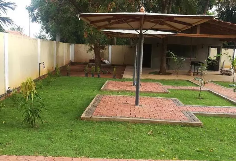 پانسیون Dayanithi Guest House