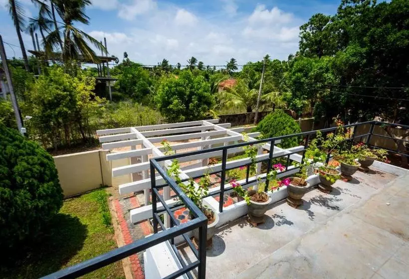 پانسیون Dayanithi Guest House