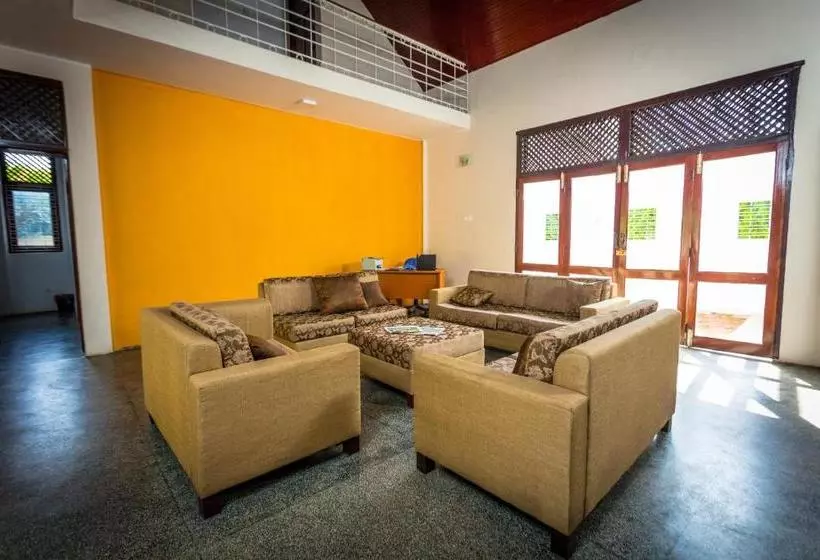 پانسیون Dayanithi Guest House