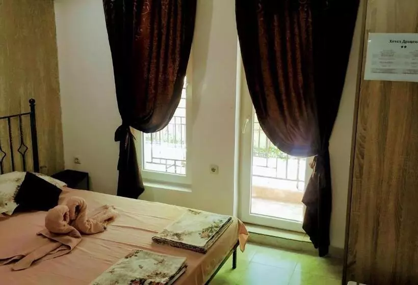 Majatalo Dracena Guesthouse