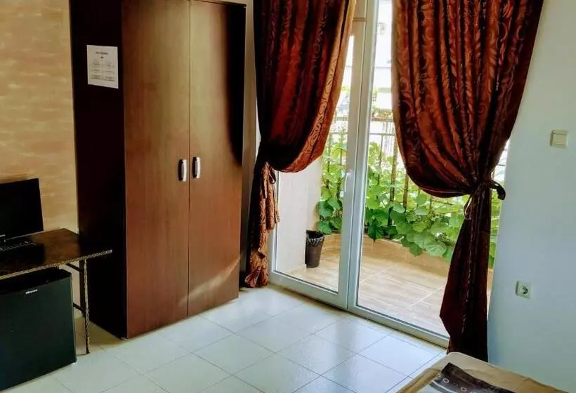 Majatalo Dracena Guesthouse