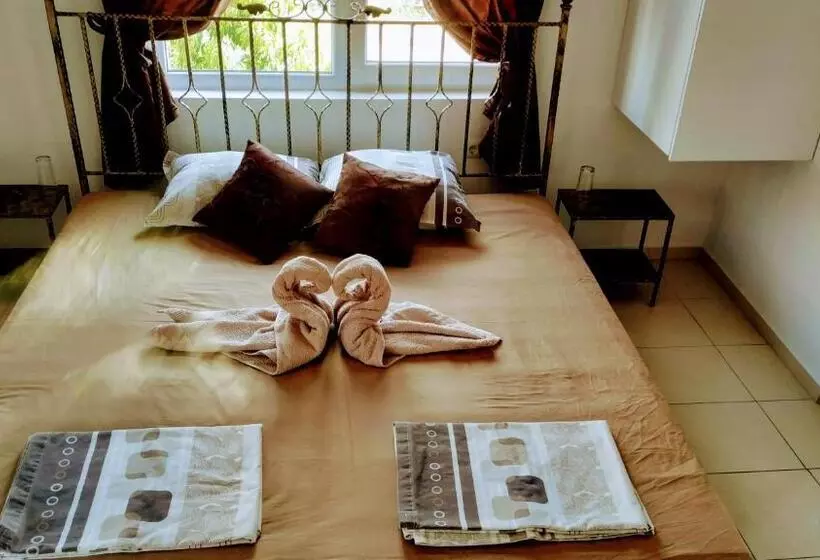 Majatalo Dracena Guesthouse