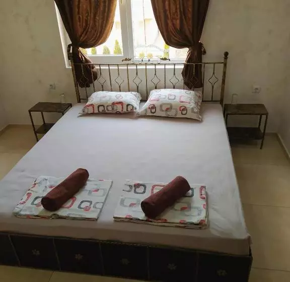 Majatalo Dracena Guesthouse
