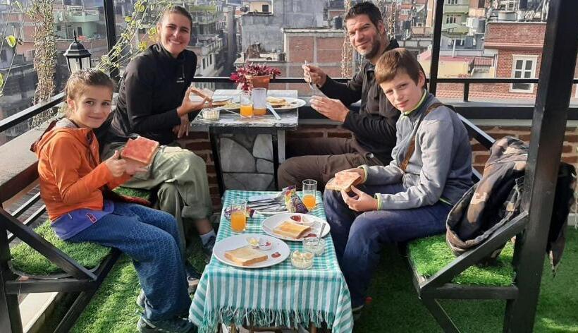 پانسیون Looniva Guest House