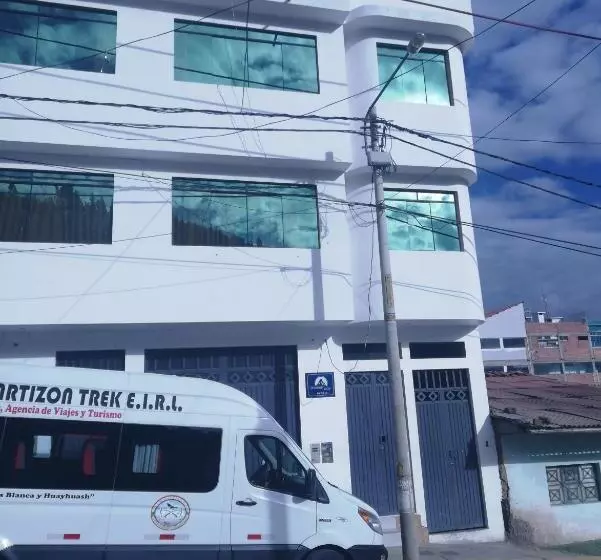 Artesonraju Hostel Huaraz